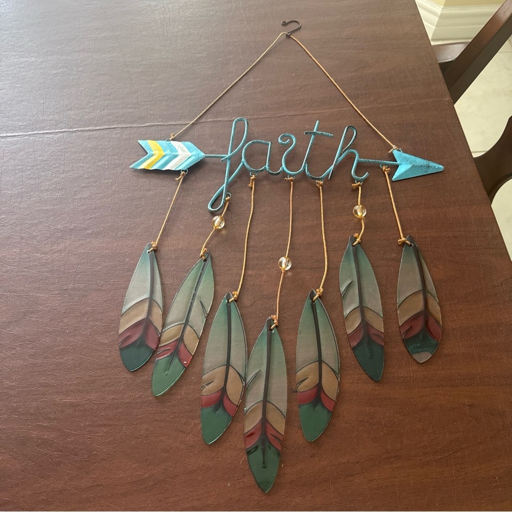 Metal “Faith” Arrow With 7 Pcs Faux Stained Glass Feathers Wind Chime; 18”X16.5”